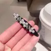 Presilha de Cabelo Elegante e Exquisita com Pedras de Diamante, Novo Modelo 2026 para Cabelo da Nuca, Versátil Presilha Bico de Pato, Presilha para Franja, Grampo