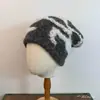 Gorro de Punto de Color Mixto Estilo Retro Americano con Graffiti, Gorro Versátil Estilo Japonés que Hace que la Cara se Vea Más Pequeña, Adecuado para Circunferencia de Cabeza Grande, Gorro de Lana Protector de Orejas, Gorro para Clima Frío