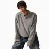 Camiseta de manga larga con cuello en V de pata de gallo, unisex, colección de otoño, tejido de chenilla, rayas pequeñas estilo Chanel, corte casual y relajado, perfecta como capa interior o camiseta básica