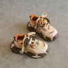 Zapatillas para niñas 2026 primavera y otoño nuevo estilo zapatos tipo dad de suela blanda para niños zapatos de correr versátiles y transpirables a la moda para niños mayores