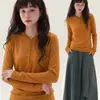 Suéter de punto con capucha color naranja estilo coreano para mujer, diseñado para usar en capas en otoño e invierno, con corte ajustado y efecto adelgazante
