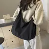 Bolsa Transversal Grande de Cor Sólida Estilo Coreano Simples para o Dia a Dia Mochila de Ombro Único Inclinado Estilo Hip Hop 2024 Atacado