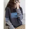 Camiseta de manga larga de forro polar cepillado a rayas, imitación de dos piezas para mujer, capa base engrosada, sofisticada parte superior gris oscuro para otoño