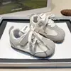 Tênis Esportivo de Malha Meninos Sapatos Casuais Sapatos de Treino Alemães Crianças Sola Macia Meninas Primavera e Outono Antiderrapante Leve Sapatos Infantis Estilo Respirável