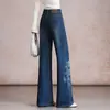 Pantalones acampanados de mezclilla versátiles con estampado retro de moda para mujer, nuevos pantalones casuales de cintura alta adelgazantes para otoño 2026