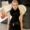 Chal de Otoño e Invierno de Alta Gama Transfronterizo con Borlas Largas, Bufanda Gruesa de Color Sólido Estilo Coreano, Longitud Extendida para Calidez