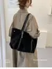 Bolsa tote feminina de alta qualidade, transfronteiriça, estilo vintage, novo modelo 2025, estilo europeu e americano, couro macio, bolsa de ombro fashion
