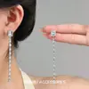 Deixe-me Brilhar como uma Estrela com Estes Brincos Que Fazem Seu Rosto Parecer Menor, Apresentando Pedrarias Cintilantes e Franjas, com um Design Elegante e Sofisticado