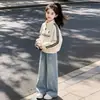 Conjunto de Ropa de Otoño para Niñas 2026 Nuevo Estilo Coreano para Niñas Mayores, Conjunto de Dos Piezas Casual de Sudadera y Pantalones Anchos de Mezclilla para Primavera y Otoño