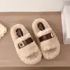 Pantuflas simples de estilo coreano, con suela gruesa y peludas para mujer, nueva colección otoño/invierno 2026, versátiles y cómodas para usar en interiores, diseño de una tira, cálidas pantuflas de algodón para mujer