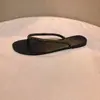Chinelos de Verão 2026 Novo Estilo com Pedras Strass, Chinelos de Solado Plano, Sandálias de Praia para Mulheres, Estilo Versátil Preto