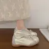Versión de cuero suave de zapatillas de ballet invisibles para aumentar la altura para mujer, nuevos zapatos deportivos casuales de verano 2026, zapatos Forrest Gump de suela fina