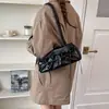 Bolso tipo baguette nuevo de diseño único, fresco y simple, gran capacidad, color liso, bolso de mano para el día a día con un toque de alta gama, bolso de hombro para mujer