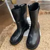 Botas Martin femininas de couro estilo europeu, coleção verão 2026, botins de couro genuíno com acabamento desgastado e vintage, altura até o meio da panturrilha e saltos grossos, botas jeans