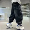Roupas Infantis Calças de Outono para Meninos Estilo Primavera e Outono 2026 Novo Modelo para Crianças Maiores Calças Longas de Outono Jeans Modernos para Meninos