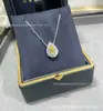 Colar Pingente Gota d'Água Graha para Mulheres, Luxo Leve, Exquisitamente Trabalhado, Totalmente cravejado de Diamantes, Corrente Versátil para Clavícula, Corrente de Ouro Grossa Banhada a Ouro 18K Colar com Pingente de Diamante Gota d'Água
