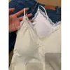 Top puramente deseable estilo BM con copas incorporadas y hermoso diseño en la espalda para mujer, camisola de encaje con retazos para verano, top sin mangas ajustado para usar como prenda exterior