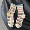 Calcetines de primavera y verano para mujer con etiquetas de tela de color contrastante, rayas coloridas, bordes enrollados, diseño de volantes de moda, versátiles calcetines de algodón hasta la pantorrilla para primavera y otoño