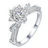 Anillo de Garra en Forma de Corazón de Diamantes Completos Copo de Nieve Mago Zircón Lujo Atmosférico Juego de Grupo con Anillo de Diamante Moissanita de Imitación de 3 Quilates para Mujer