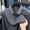 Camiseta de Manga Larga para Hombre Estilo Coreano de Moda Otoño Nueva Llegada Moderna Atractiva Cuello de Solapa Versátil Informal Holgada Capa Base Superior