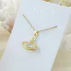 Colar de aço de titânio de luxo leve e elegante, pingente que não desbota, design de nicho feminino, corrente de colarinho simples de alta qualidade, novo estilo
