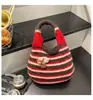 Bolsa de Ombro Meninas Nicho High-End Grande Capacidade 2025 Outono e Inverno Nova Listrada Lã Tricotada Bolsa de Mão para Trabalho