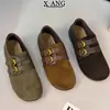 Zapatos de mujer estilo Birkenstock de piel plena flor, nuevo modelo otoño 2026, versátiles, de suela blanda, cómodos, zapatos de vestir para mujer que no cansan