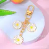 Estilo Ins Flor de Margarita con Goteo de Aceite Borla Llavero Creativo Colgante para Bolsa de Auriculares de Niñas Venta Caliente