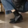 Botas coreanas de tacón grueso, elásticas, de corte ajustado, con punta y tacón medio, perfectas para mujeres bajitas, creando un efecto adelgazante al combinarlas con vestidos; botines de tacón alto para mujer