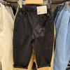 Pantalones de mezclilla lavada plisados de pierna ancha para otoño 2024 de Japón para niños y niñas K472843/472078