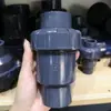 Válvula de Retenção Esférica de UPVC Válvula de Uma Via Tubo de Água Válvula de Retenção Vertical Tubo de PVC Industrial DN15-dn100