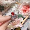 Anillo de corona con rubí Camellia Victoria, bañado en oro de 18 quilates y circonita arcoíris en forma de pera para mujer.