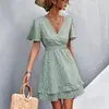 2022 primavera y verano nueva estación independiente Amazon venta caliente caliente sexy cuello en V manga con volantes vestido ajustado a la cintura