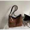 Bolsos Retro Otoño e Invierno 2025 Bolsos de Mujer Gran Capacidad Casual Bolso Tote Casual Moda de Gama Alta Más Fácil de Combinar Bolso de Hombro