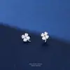 Pendientes de Plata de Ley S925 de Trébol de Cuatro Hojas Pequeño Fresco con Diamante Pendientes de Flor de Circonita para Mujer Listos para Entrega al por Mayor