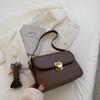 2021 Nuevo Bolso Cuadrado Pequeño Bolso Cruzado para Mujer Moda Callejera Hebilla de Cierre Bolso de Hombro Ligero Bolso para Teléfono Móvil