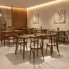 Mesa e cadeiras de jantar de madeira maciça em estilo retrô para restaurante, mesas e cadeiras para loja de milk tea, loja de macarrão, mesas quadradas para cafeteria, conjunto de mesa de jantar para restaurante