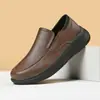 Zapatos de cuero tipo slip-on de talla extragrande transfronterizos para personas mayores, zapatos casuales de cuero de caña baja, zapatos de chef para hombre ligeros y de suela gruesa
