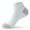 Meias soquete felpudas femininas meias de algodão esportivas com malha respirável de espessura média boca rasa combinação de cores fofa meias de algodão invisíveis de cano baixo