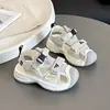 Sandálias Infantis Meninos 2026 Novos Calçados de Verão Respiráveis Sandálias Esportivas Fechadas Estilo Fino Sandálias Frescas de Verão para Meninas