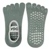 Meias de ioga de cinco dedos de venda quente suor macio de alta elasticidade para a pele 3D partículas plantares antiderrapantes de pressão lenta banda larga halter toe