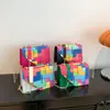 Bolsa pequena de corrente estilo ocidental fresca popular deste ano para mulheres 2024 primavera nova moda cor contrastante bolsa transversal pequena quadrada