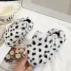 Chinelos de Pelo Estampados de Leopardo Atmosfera de Luxo Feminino Outono/Inverno Novo Estilo Uso Externo Retro Solado Grosso Bico Fechado Forro de Pelúcia Moda Chinelos de Algodão