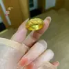 Anillo de Flor de Peonía con Puntos de Oro Arena y Diamante Mismo Estilo de la Joyería Puzuo Nuevo Chinoiserie Flor de Alto Valor Versión Ancha para Novia