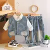 Conjunto de Roupa para Meninos Primavera e Outono 2026 Nova Moda Infantil Conjunto de Três Peças com Colete Jeans e Camisa para Bebês na Primavera e Outono