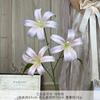 Lírio Dourado de Três Cabeças Flor Artificial Falsa Flor de Seda Arranjo de Flores para Salão de Casamento Arranjo de Flores Decoração de Casa Arte Floral