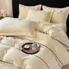 Conjunto de cama de inverno estilo Chanel, quatro peças, veludo de leite fosco, bordado, espessado, dupla face em fleece, alta gramatura, capa de edredom 4