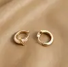 Brincos de Cruz de Açúcar Cristalizado Novo Estilo para Mulheres, Simples e Estilosos, Luxo Leve, Sensação de Alta Qualidade, Presilhas de Orelha com Incrustações de Diamante, Brincos