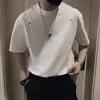 Camisa de Manga Curta Tendência de Marca Cor Sólida Design de Metal de Nicho de Alta Qualidade para Homens, Camisa de Meia-Manga da Moda Personalizada de Verão para Homens