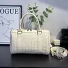 Bolsa de Almofada Trançada de Couro Genuíno de Nicho Bolsa Transversal Portátil de Luxo Leve Bolsa Boston Versátil para Viagem e Uso Diário para Mulheres